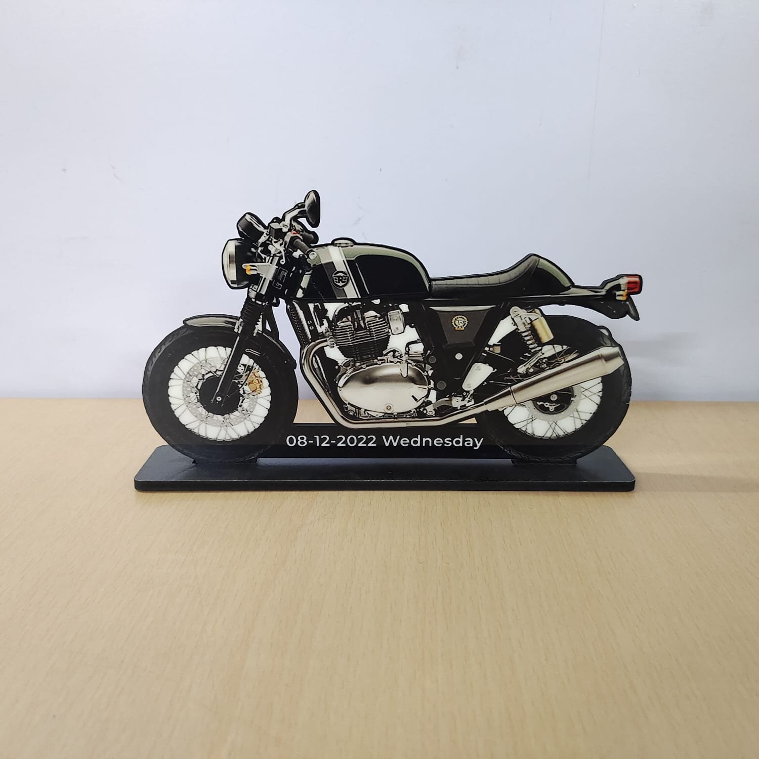 RE Continental GT 650 Green Desk Model - Image 2